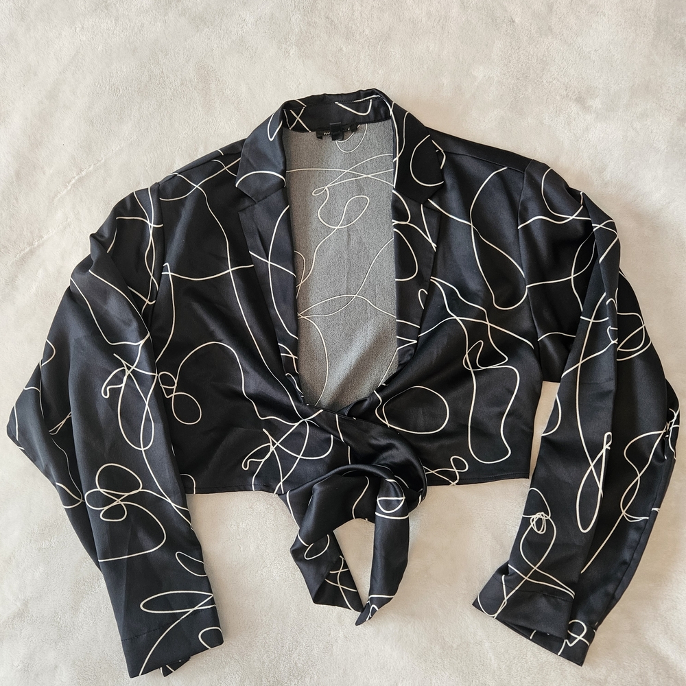 Dynamite Black and White Abstract Blouse